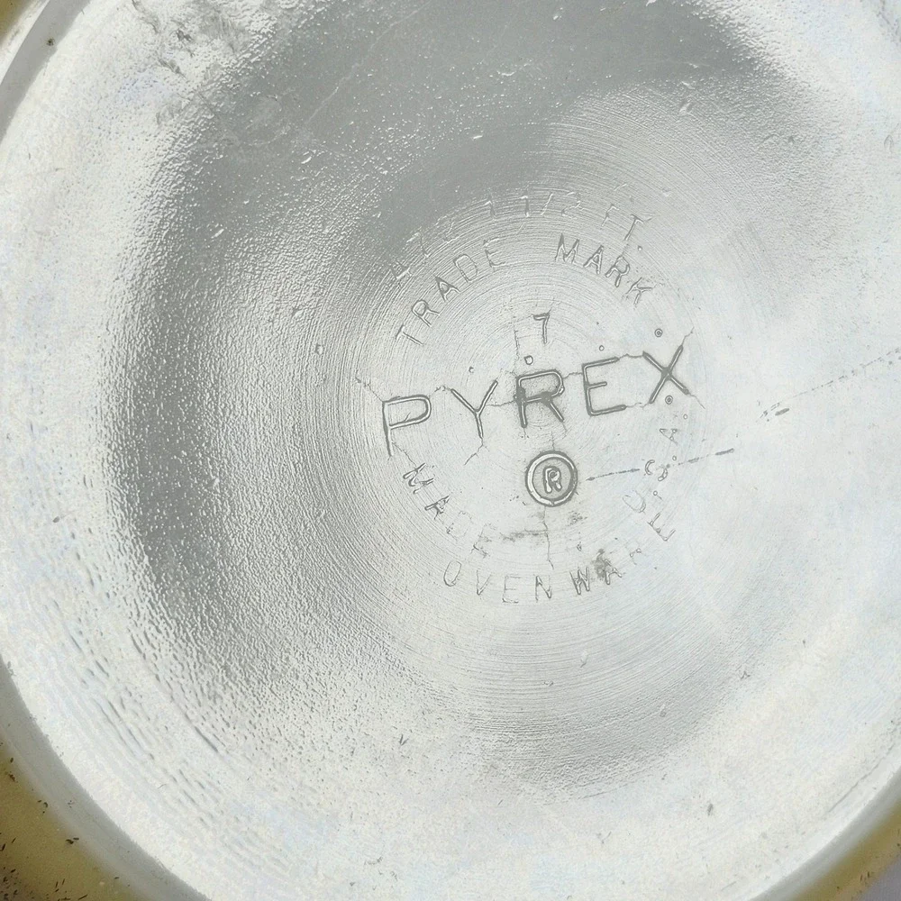 Vintage Pyrex Homestead Cinderella Bowl‎ 1.5 PT Tan Blue Floral #472 Ovenware